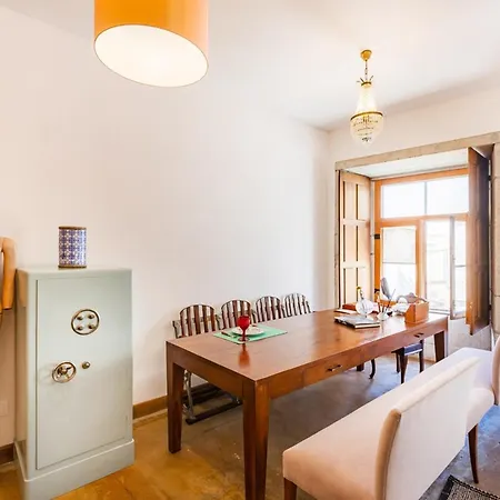 Rosarinho Cruz Invites To Atelier By The River Apartman
