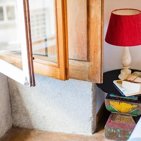 Rosarinho Cruz Invites To Atelier By The River Apartman