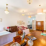 Rosarinho Cruz Invites To Atelier By The River Apartmán