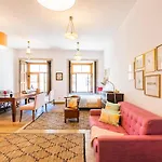Rosarinho Cruz Invites To Atelier By The River Apartment