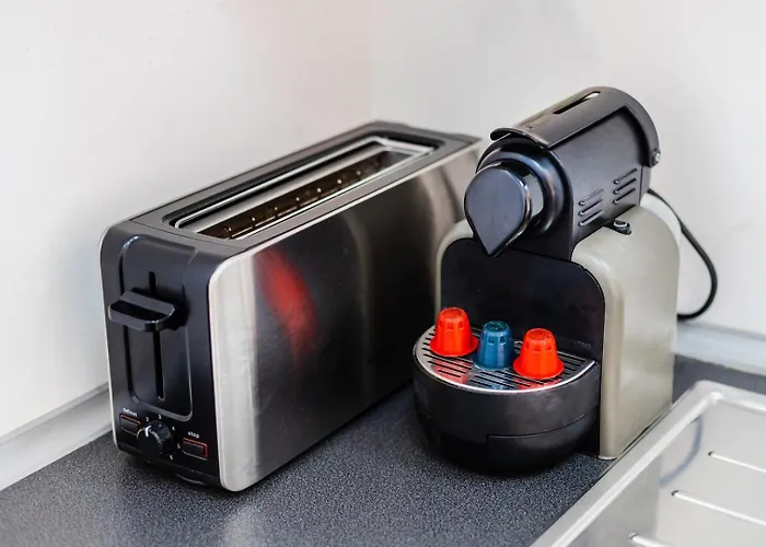 Rosarinho Cruz Invites To Atelier By The River Oporto